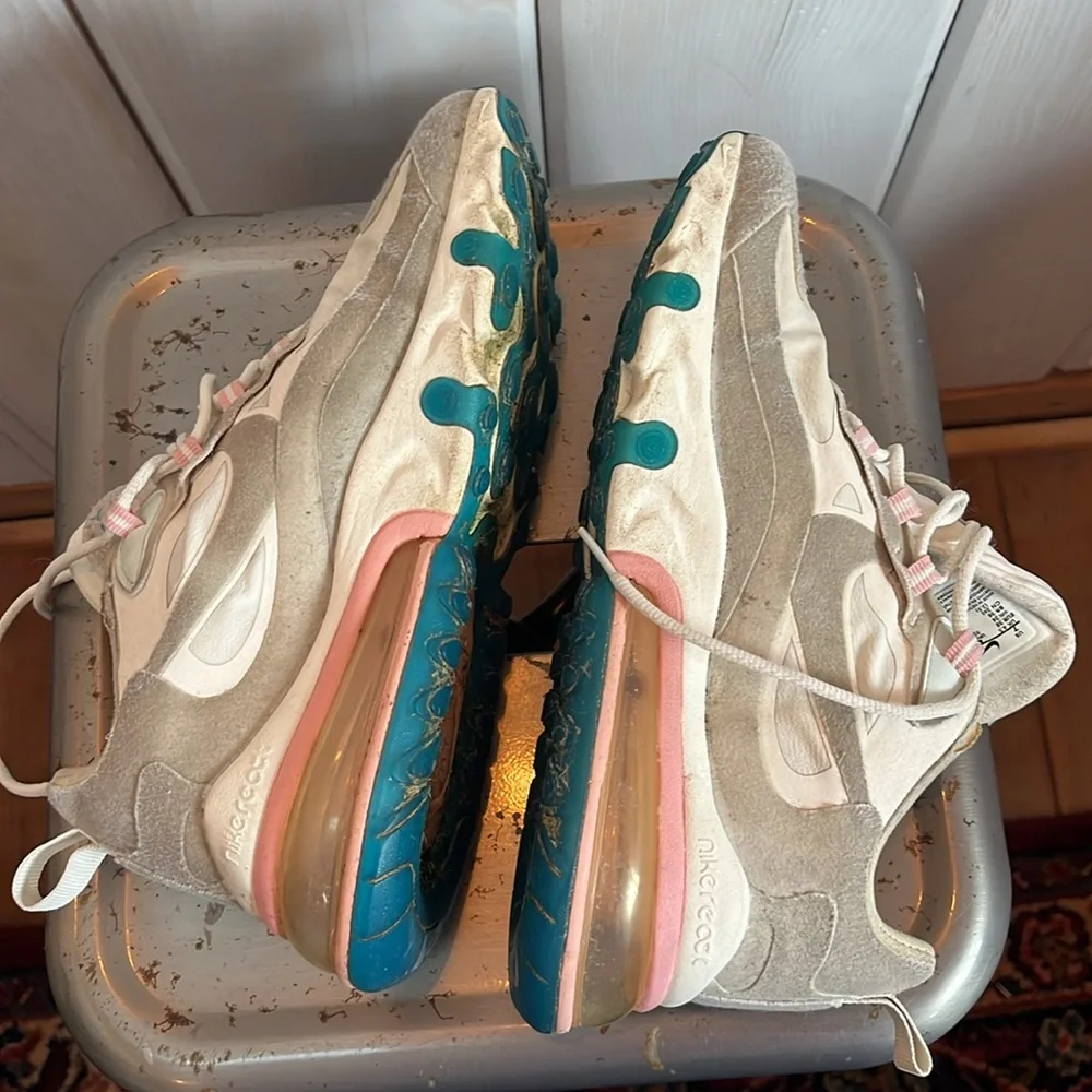 Nike Air 270 React Women’s Size 7 - Picture 4 of 6